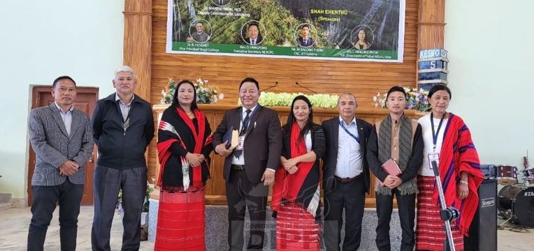 DC Longleng W Manpai with others during the Yongnyah Hongnyü Students’ Union conference held at Yongnyah village, Longleng. (DIPR Photo)